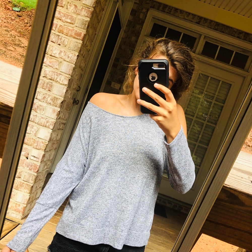 Cold Shoulder Top - Picture 3 of 4